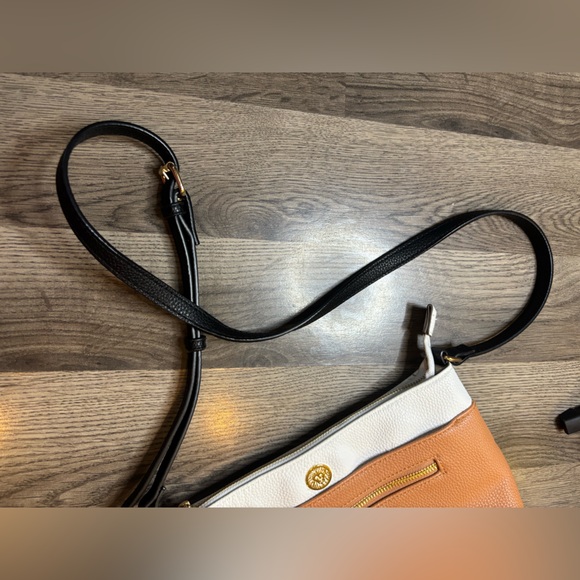 NWOT Anne Klein Tan and White Crossbody Bag - Picture 7 of 7